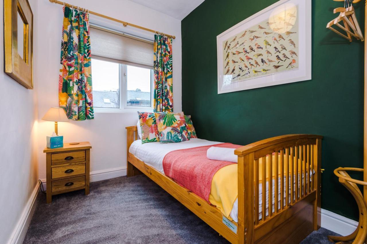 Cosy House With Garden & Parking, Sheffield别墅 外观 照片
