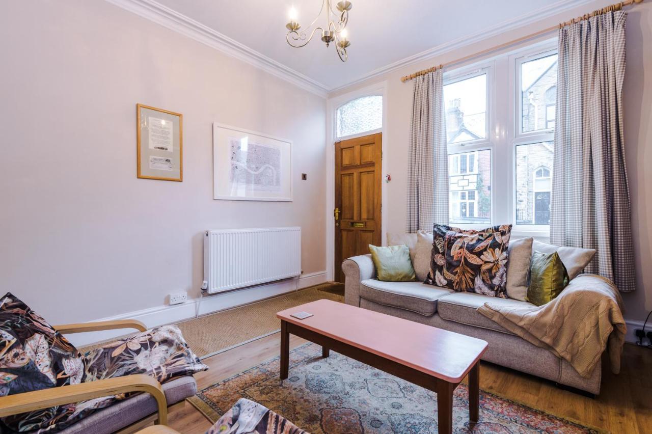 Cosy House With Garden & Parking, Sheffield别墅 外观 照片