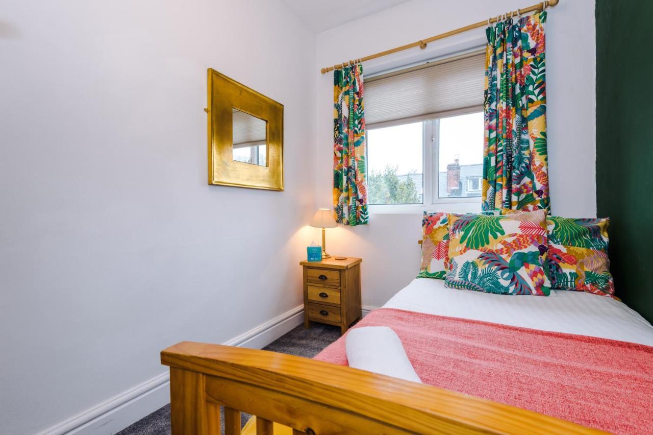 Cosy House With Garden & Parking, Sheffield别墅 外观 照片