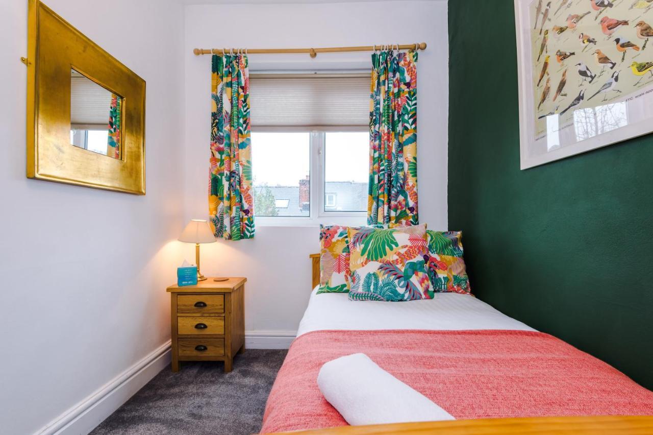 Cosy House With Garden & Parking, Sheffield别墅 外观 照片